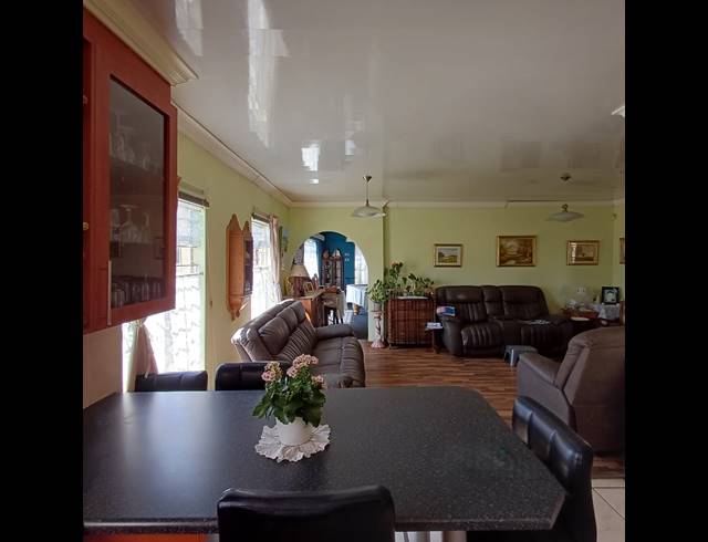 3 BEDROOM HOUSE FOR SALE IN BUYSCELIA